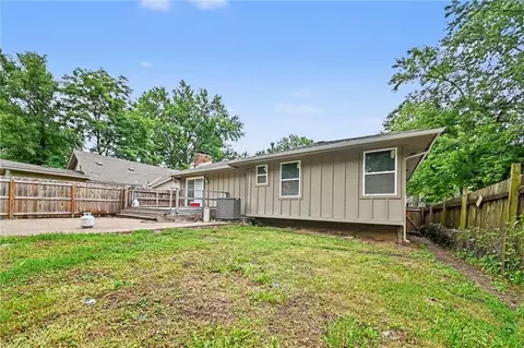 Exterior - 1322 S Hocker Ave, Independence, MO 64055 photo 6 of 8