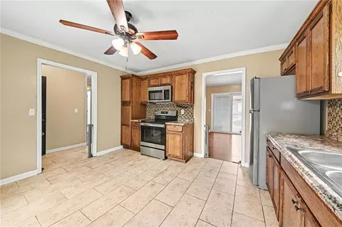 Entry Way - 1322 S Hocker Ave, Independence, MO 64055 photo 2 of 2