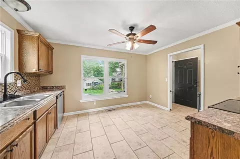 Entry Way - 1322 S Hocker Ave, Independence, MO 64055 photo 1 of 2