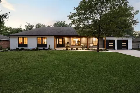 10322 Sagamore Ln, Leawood, KS 66206