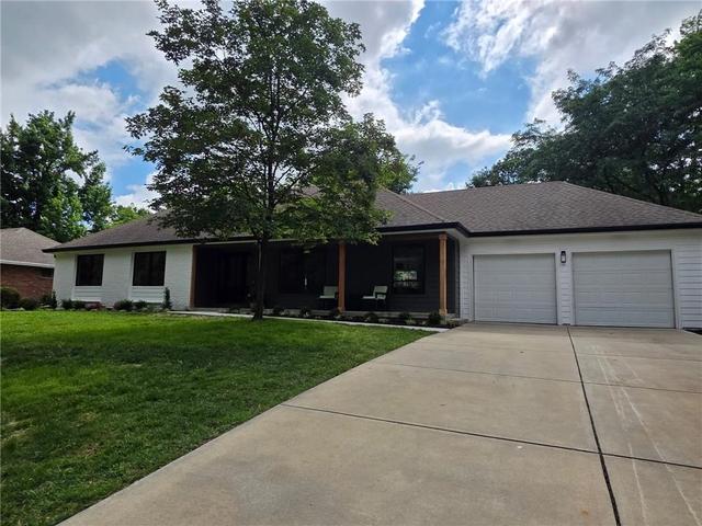 10322 Sagamore Ln, Leawood, KS 66206