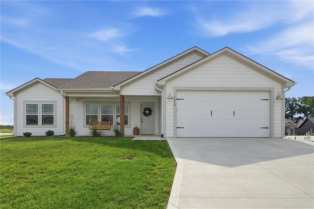 1315 NE Redwood Ct, Oak Grove, MO 64075