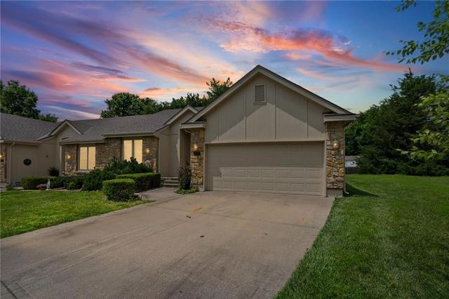 510 Ashurst Pl, Lees Summit, MO 64081