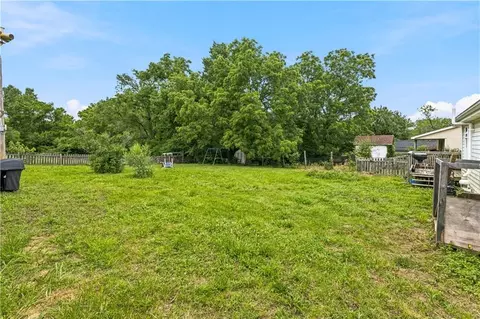 Exterior - 104 W 4th St, Freeman, MO 64746 photo 2 of 5