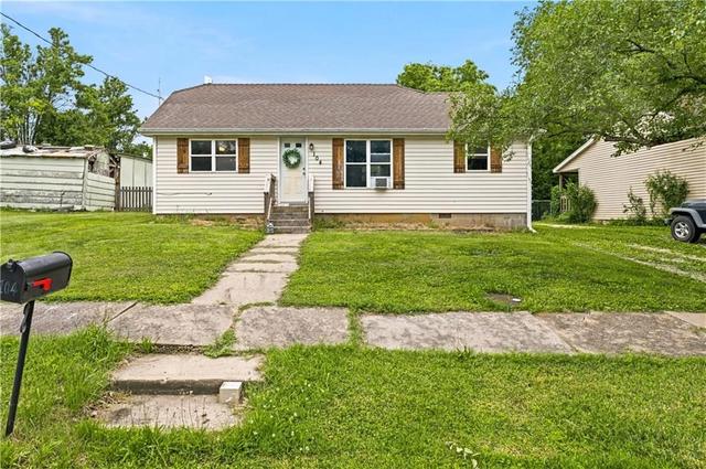 104 W 4th St, Freeman, MO 64746