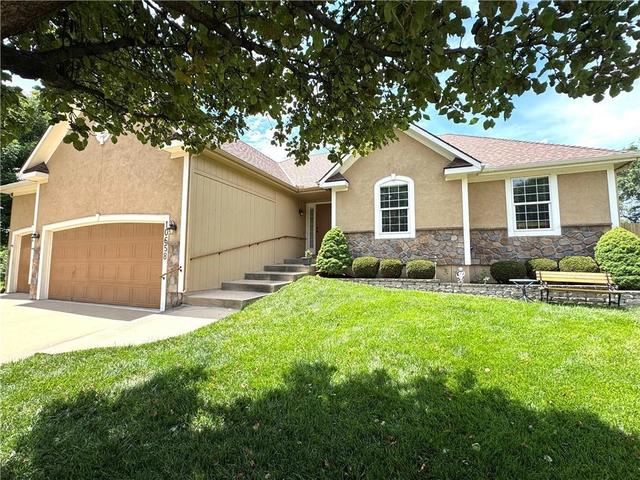 10658 S Emerald St, Olathe, KS 66061