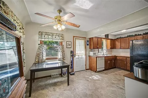 Entry Way - 120 Baker St, Buckner, MO 64016 photo 1 of 1