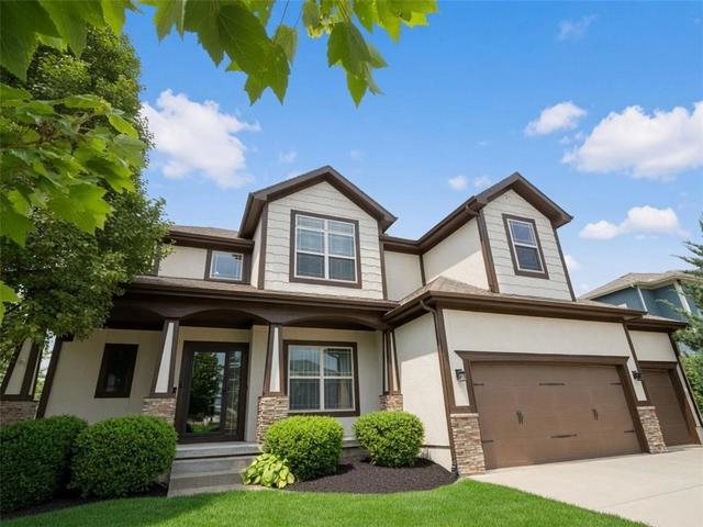 508 SW Lake Side Dr, Lees Summit, MO 64064