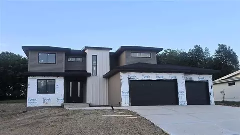 1006 Meadowbrook Dr, Kearney, MO 64060