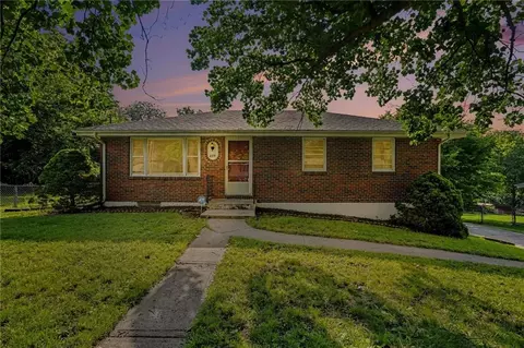 235 N Eugene Field Rd, Claycomo, MO 64119