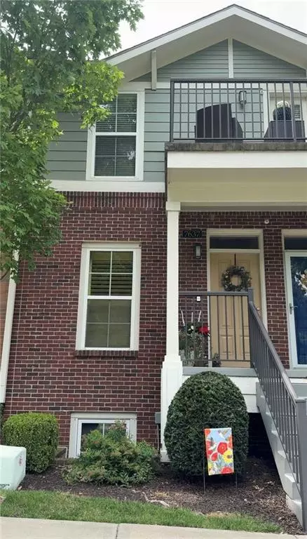 7637 W 78th St, Overland Park, KS 66204
