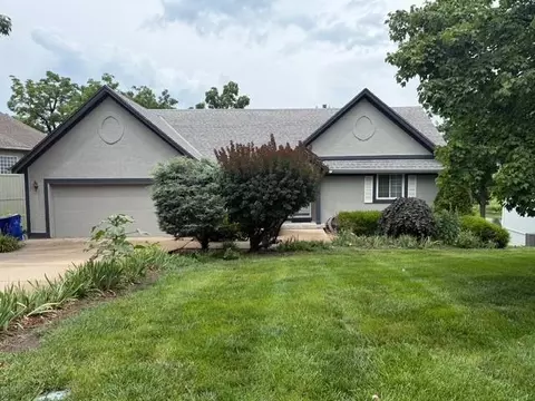 1636 N Hunter Dr, Olathe, KS 66061