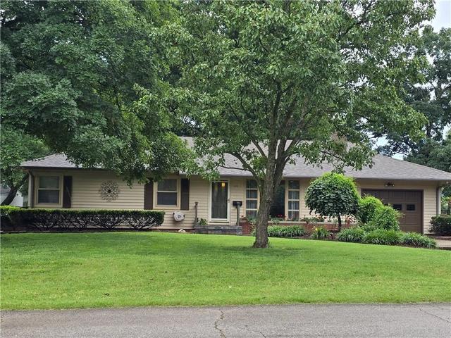 620 Lakin Dr, Fort Scott, KS 66701