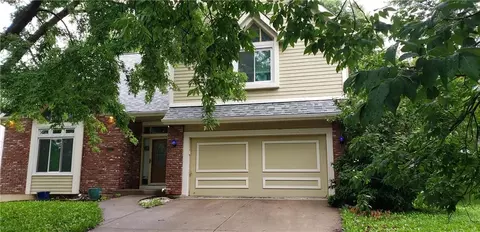 8260 N Woodland Ave, Kansas City, MO 64118