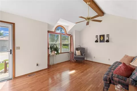 3212 Bryn Mawr Dr, Independence, MO 64057