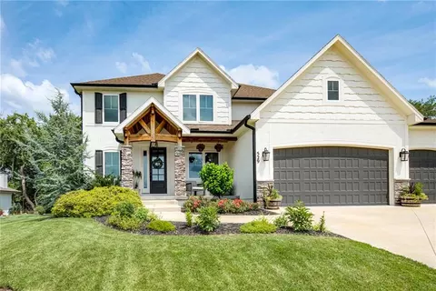 529 NE Legacy View Dr, Lees Summit, MO 64086