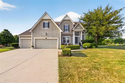 18518 W 252nd St, Paola, KS 66071