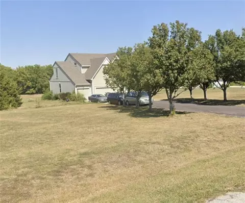 18518 W 252nd St, Paola, KS 66071