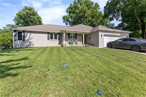 1112 Church St, Eudora, KS 66025