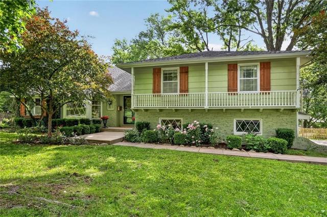 10345 Cherokee Ln, Leawood, KS 66206