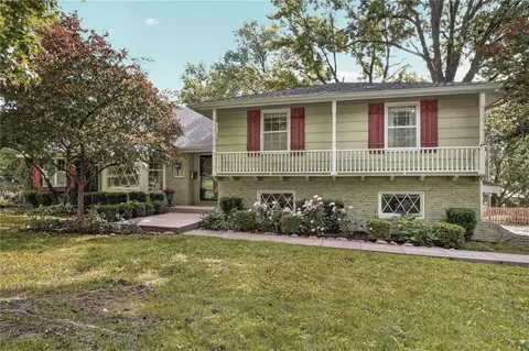 10345 Cherokee Ln, Leawood, KS 66206