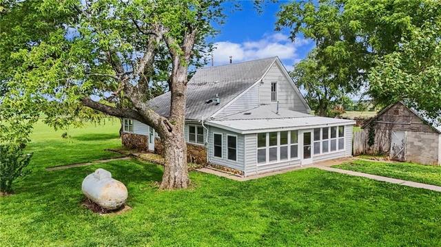 15496 Norton Rd, Kincaid, KS 66039