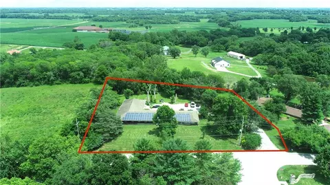 3611 Bishop Rd, Saint Joseph, MO 64506