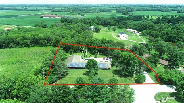 3611 Bishop Rd, Saint Joseph, MO 64506