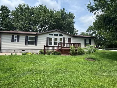 902 N Mullen St, Raymore, MO 64083