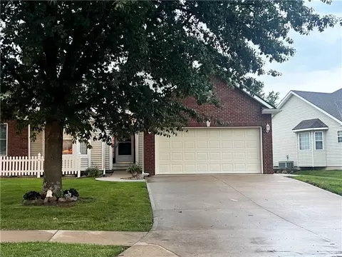 4907 Ashbey Dr, Saint Joseph, MO 64506