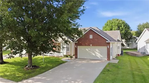 4907 Ashbey Dr, Saint Joseph, MO 64506