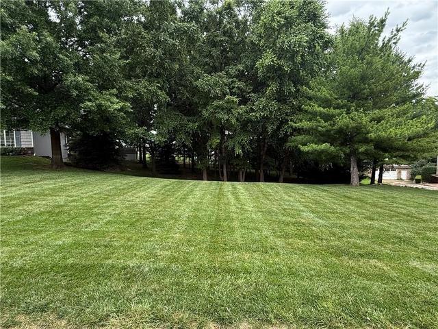 5007 Brookhaven Dr, Saint Joseph, MO 64507