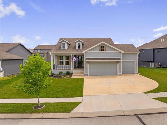9037 Mesquite St, Shawnee, KS 66227
