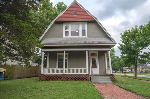 615 W 6th St, Coffeyville, KS 67337