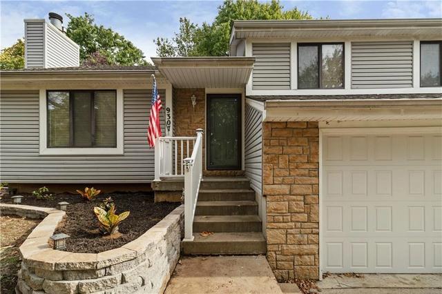 9307 Acuff Ln, Lenexa, KS 66215