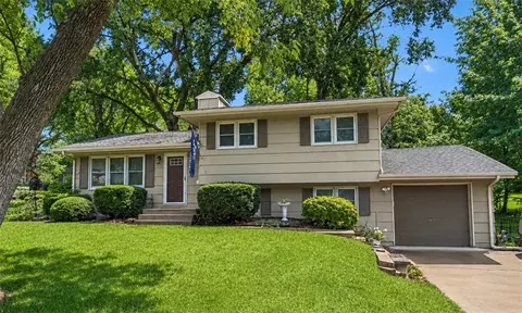 10402 W 73rd St, Shawnee, KS 66203