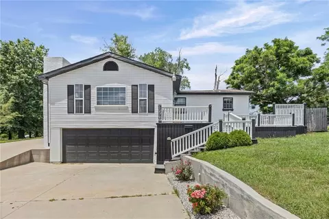 12720 W 55th Ter, Shawnee, KS 66216