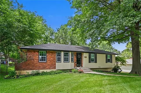 2407 NW 88th St, Kansas City, MO 64154
