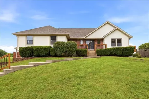 1008 NE Remington Ct, Lees Summit, MO 64086