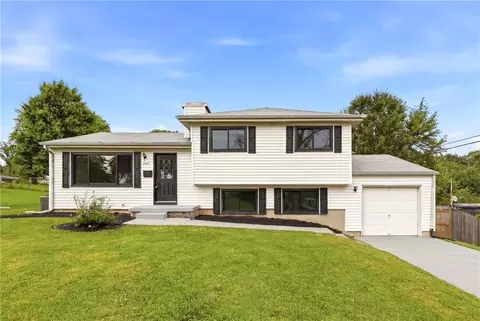 1702 NE Shady Lane Dr, Gladstone, MO 64118