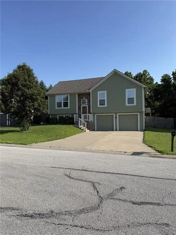 1010 NW Scenic Dr, Grain Valley, MO 64029