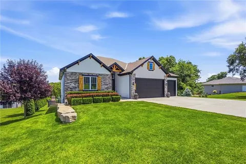 12001 S Eagle Crest Dr, Lees Summit, MO 64086 photo 3