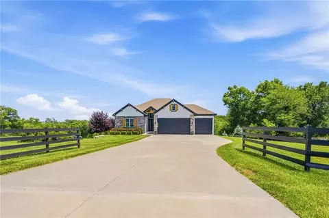 12001 S Eagle Crest Dr, Lees Summit, MO 64086 photo 4