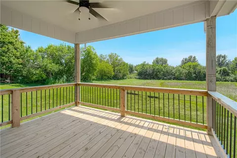 Exterior - 623 E 13th St, Kearney, MO 64060 photo 3 of 4