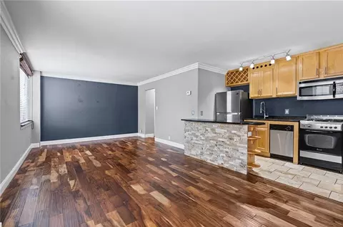 700 E 8th St #4E, Kansas City, MO 64106