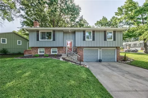 9957 Parkhill Rd, Lenexa, KS 66215