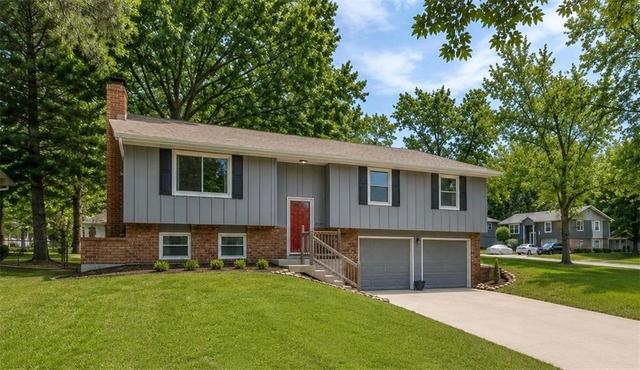 9957 Parkhill Rd, Lenexa, KS 66215