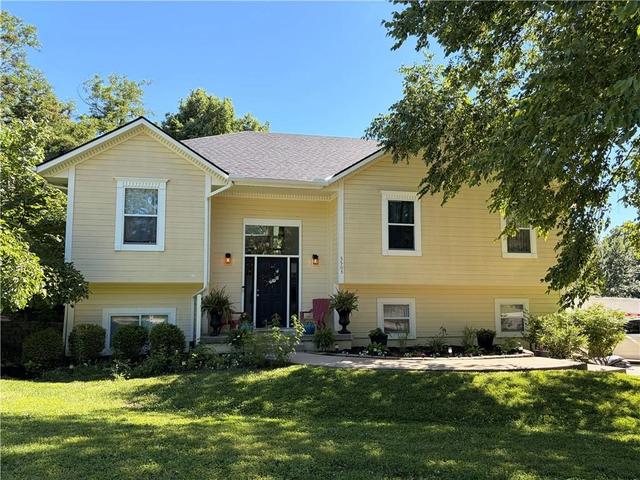 5503 NW Raintree Dr, Parkville, MO 64152