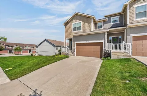 7401 Aaron St, Parkville, MO 64152