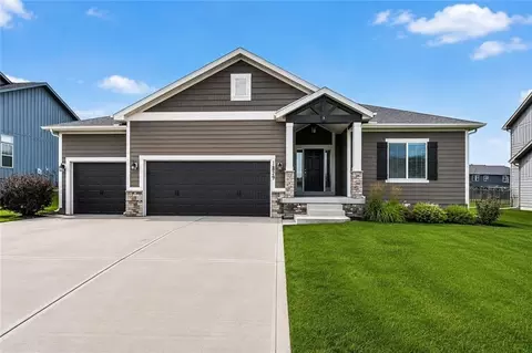 1829 NE Riley Dr, Lees Summit, MO 64086